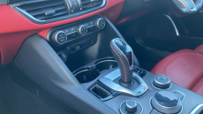 Alfa Romeo Giulia 2.0 TB 280 Veloce [Performance brake] 4dr Auto Petrol Saloon